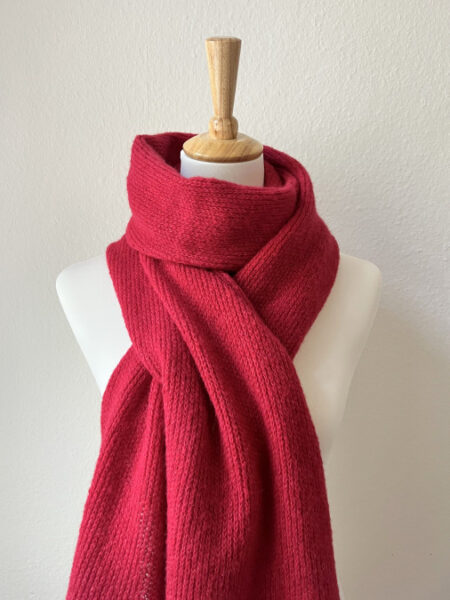Alpaka-Seide Schal - einfarbig, flauschig und edel, rot mit Schmuckblende in knallpink